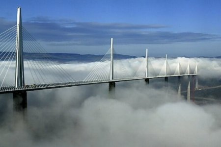 Мост Мийо (Франция) – парящий в облаках.
